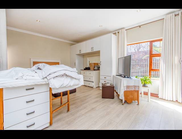 6 BEDROOM HOUSE TO LET IN FOREST TOWN